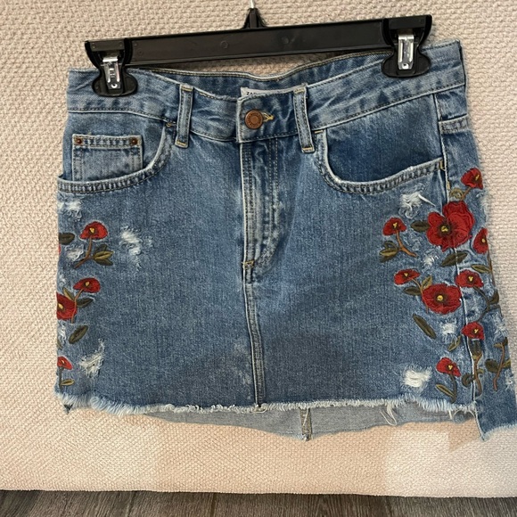 Zara Skirts Zara Embroidered Floral Denim Skirt Size Small
